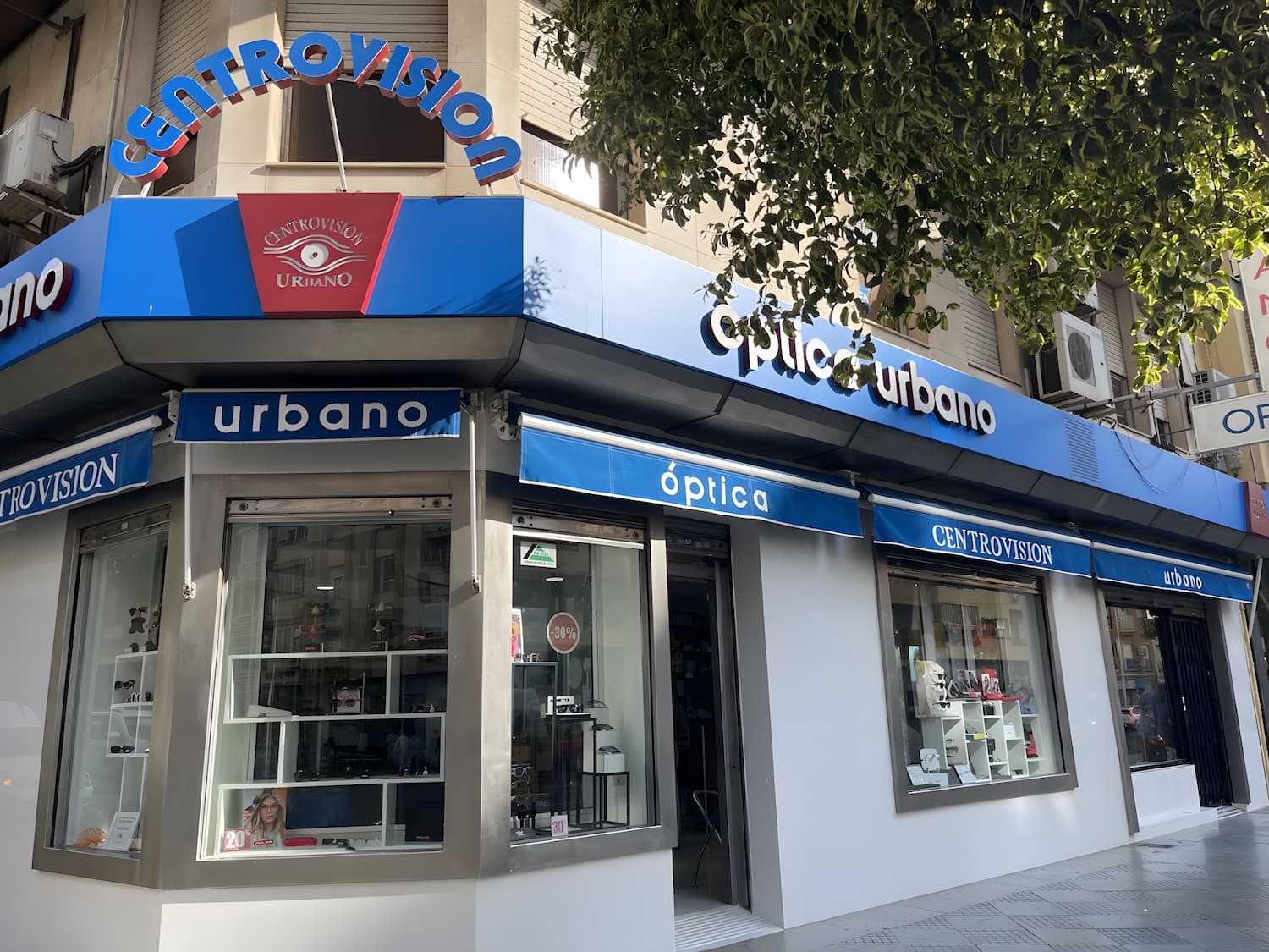 Fachada de Centrovisión Urbano - Isla Chica